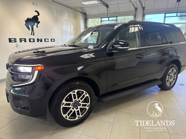 Certified 2025 Ford Expedition Active AWD/4WD image 4