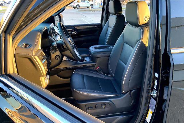 Used 2023 GMC Yukon XL SLT w/ SLT Premium Package image 9