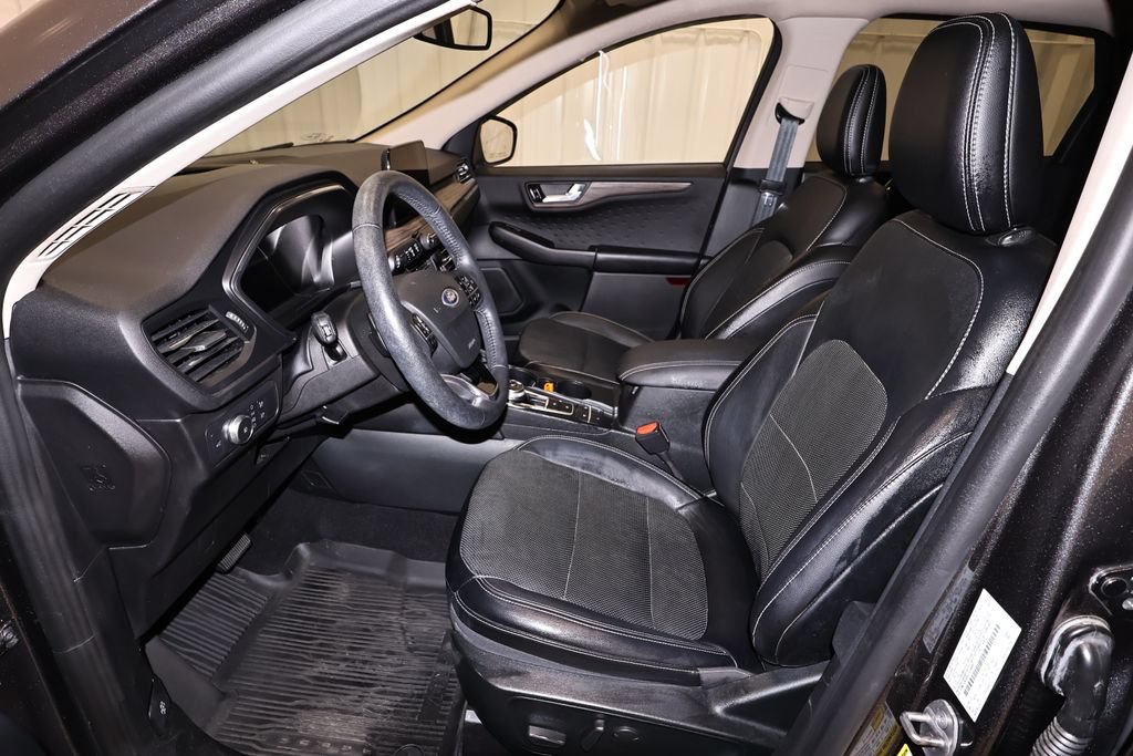 Certified 2020 Ford Escape Titanium w/ Titanium Premium Package 2.0 AWD/4WD image 14