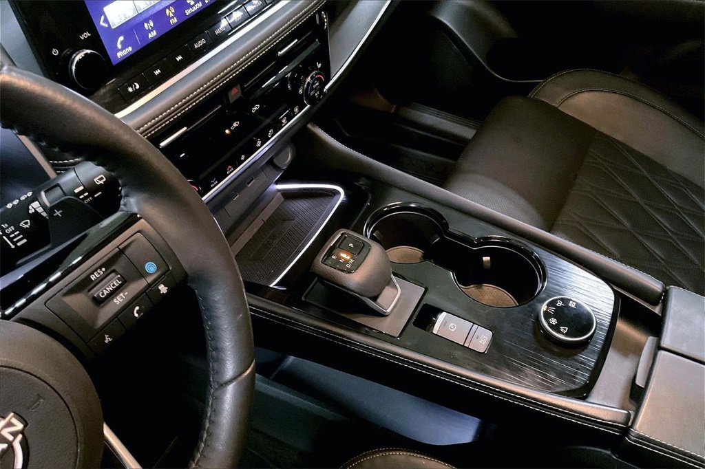 Used 2023 Nissan Rogue Platinum w/ Platinum Premium Package image 16