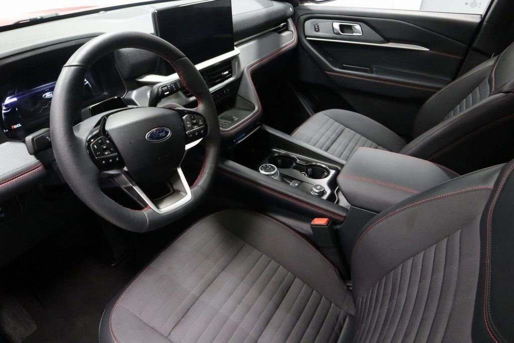 Certified 2025 Ford Explorer ST-Line w/ Premium Package image 23