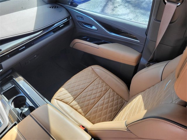 Used 2023 Cadillac Escalade ESV Premium Luxury w/ Performance Package image 15