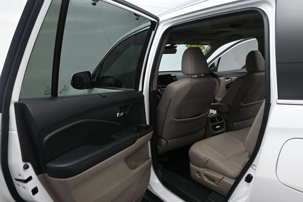 Used 2021 Honda Pilot Touring image 13