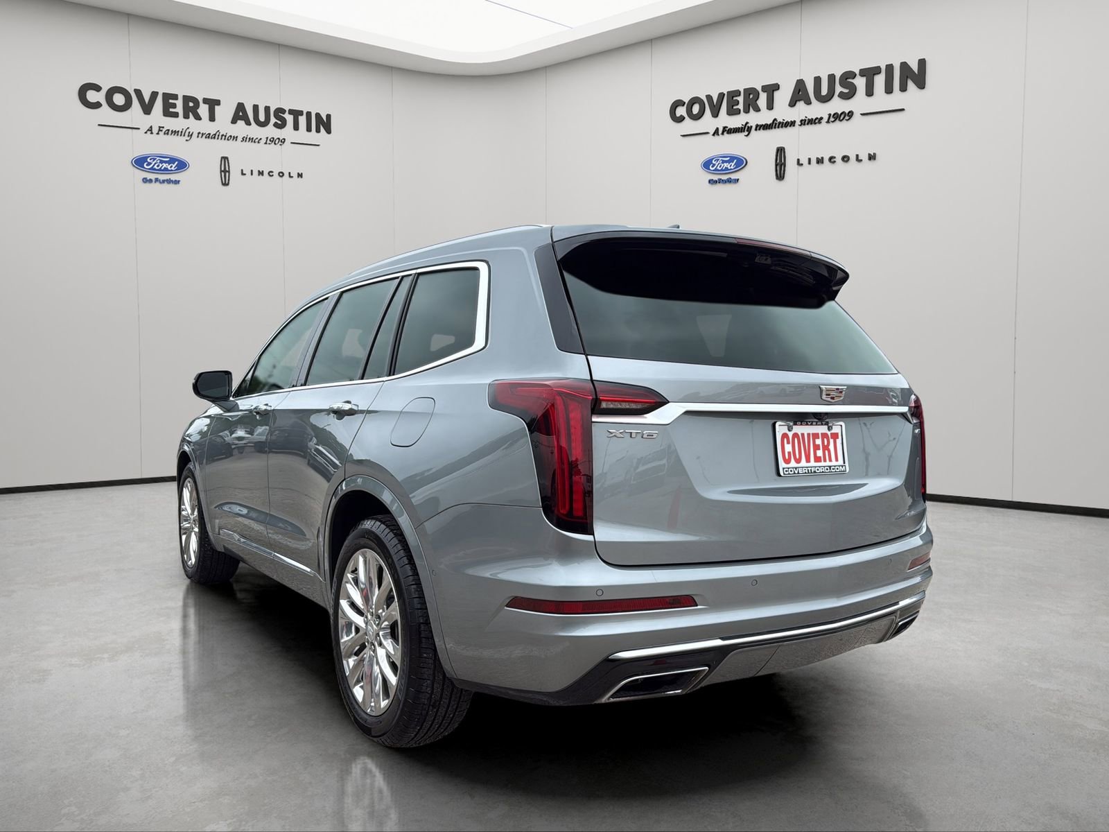 Used 2023 Cadillac XT6 Premium Luxury w/ Technology Package FWD image 3