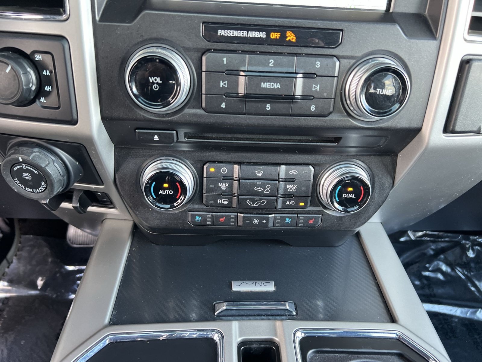 Certified 2018 Ford F150 Lariat w/ Equipment Group 502A Luxury AWD/4WD image 29