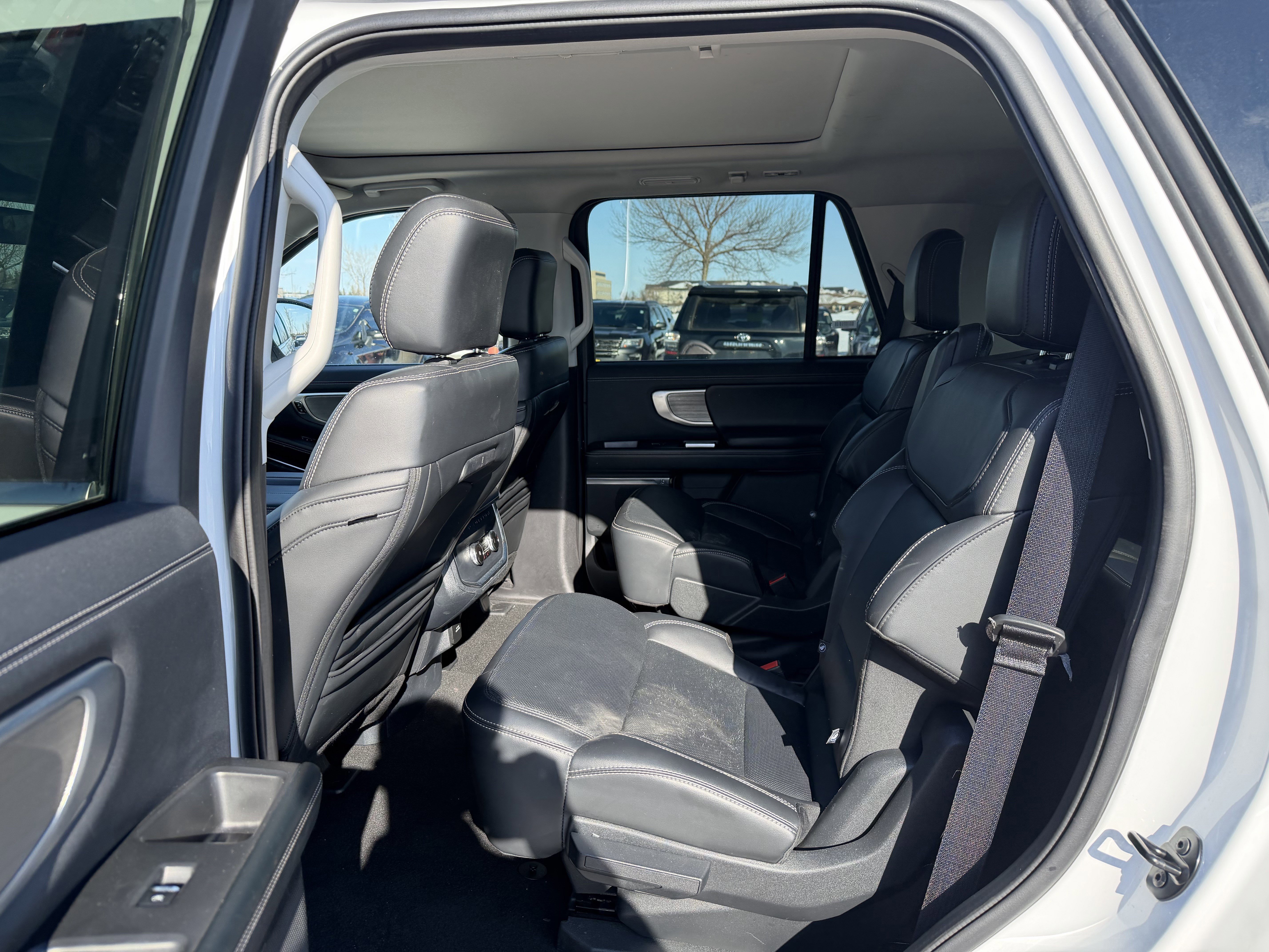 Certified 2025 Ford Expedition Platinum image 8