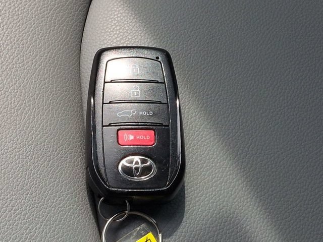 Used 2024 Toyota Highlander XLE AWD/4WD image 28