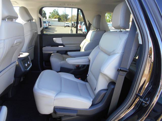 Certified 2025 Ford Expedition Active AWD/4WD image 8