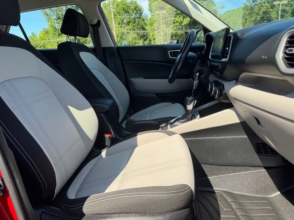 Used 2021 Hyundai Venue SEL w/ Cargo Package FWD image 15