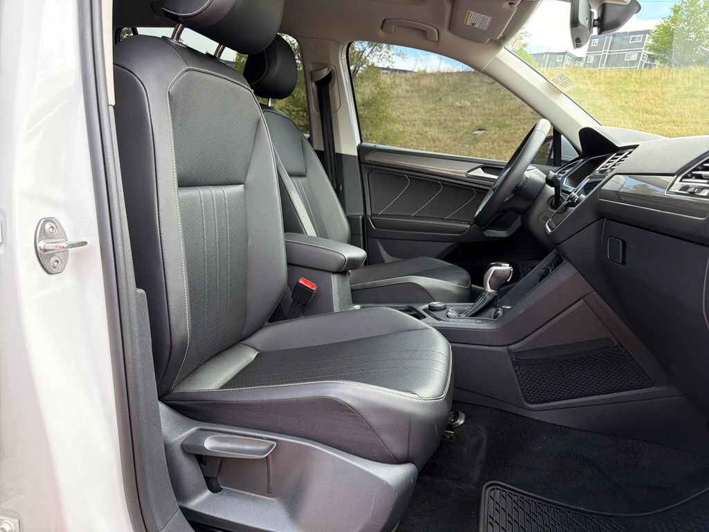Used 2022 Volkswagen Tiguan SE AWD/4WD image 33