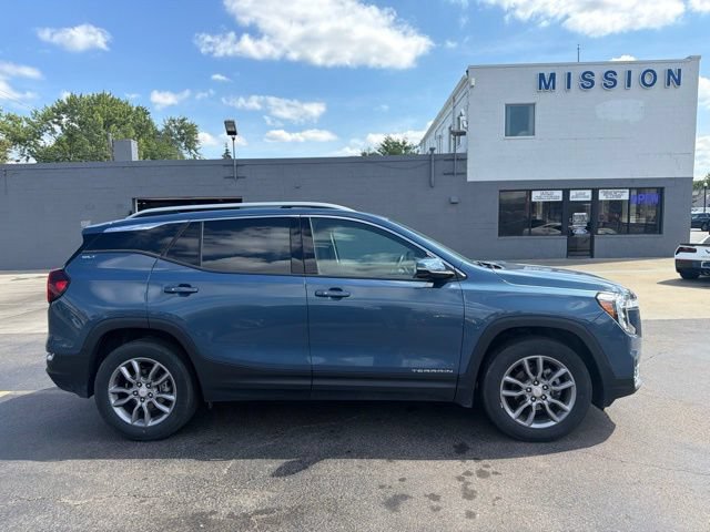 Used 2024 GMC Terrain SLT AWD/4WD image 8