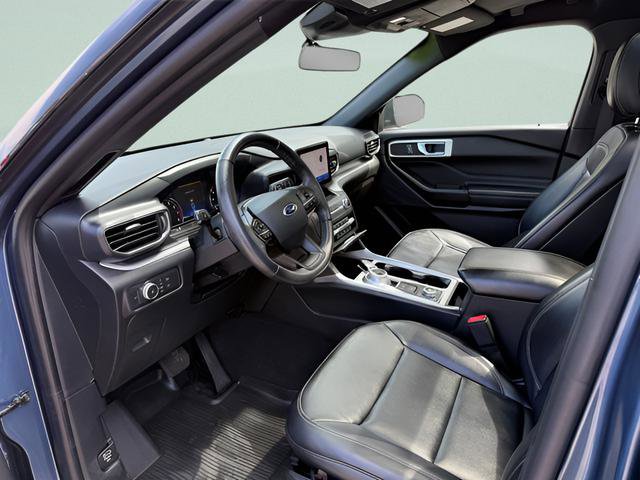 Certified 2020 Ford Explorer XLT w/ Equipment Group 202A AWD/4WD image 4
