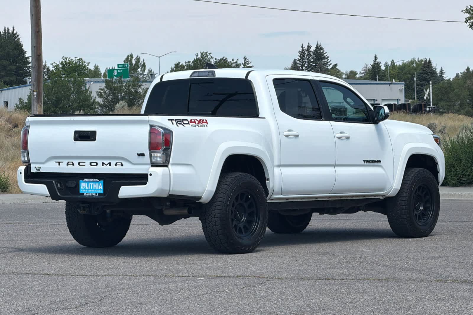 Used 2021 Toyota Tacoma TRD Sport w/ Technology Package AWD/4WD image 2