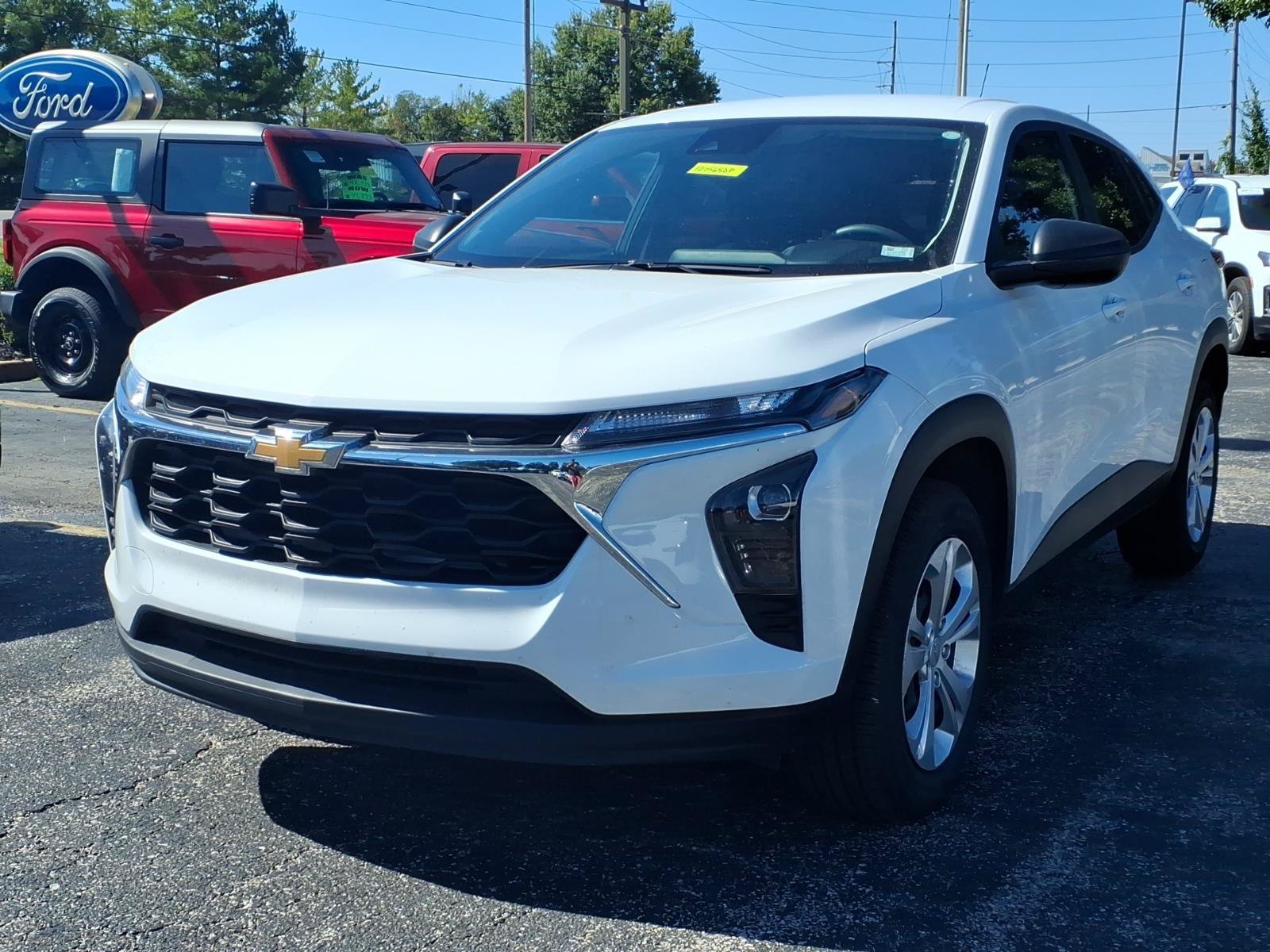 Used 2025 Chevrolet Trax LS FWD image 25