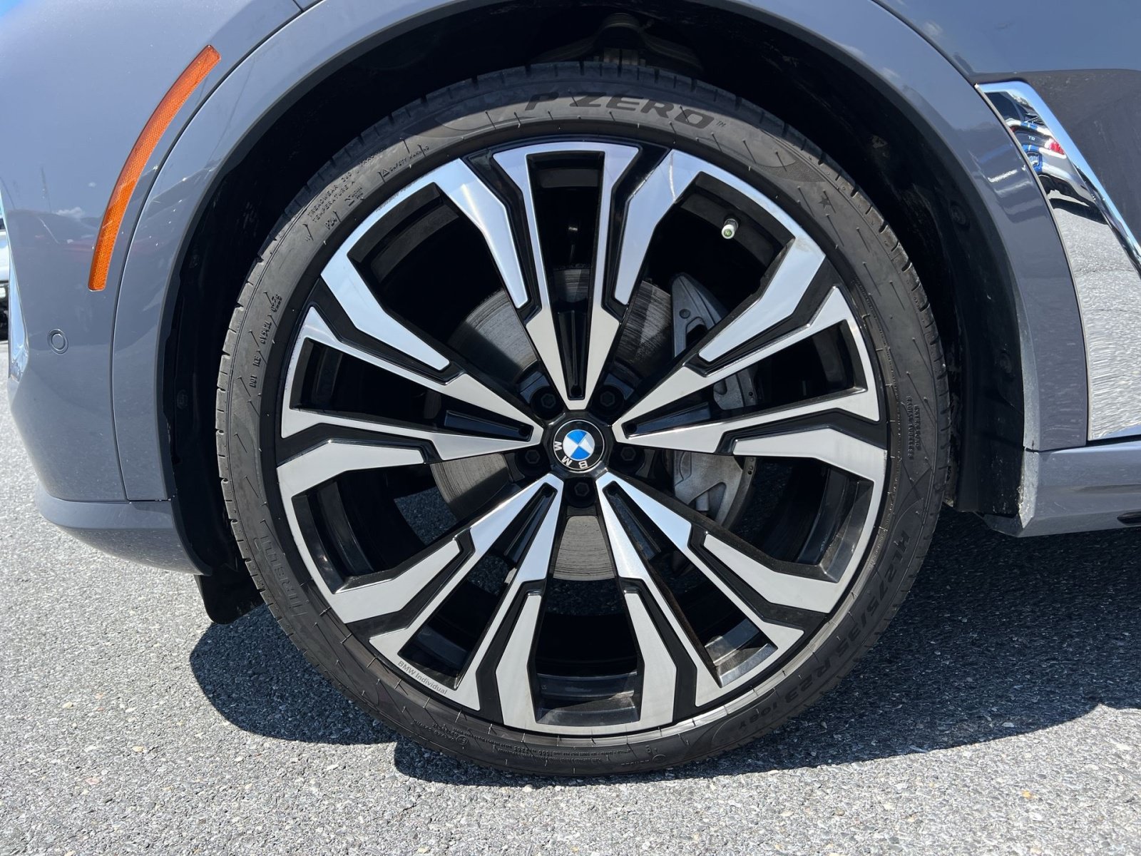 Used 2023 BMW X7 xDrive40i w/ Executive Package AWD/4WD image 12