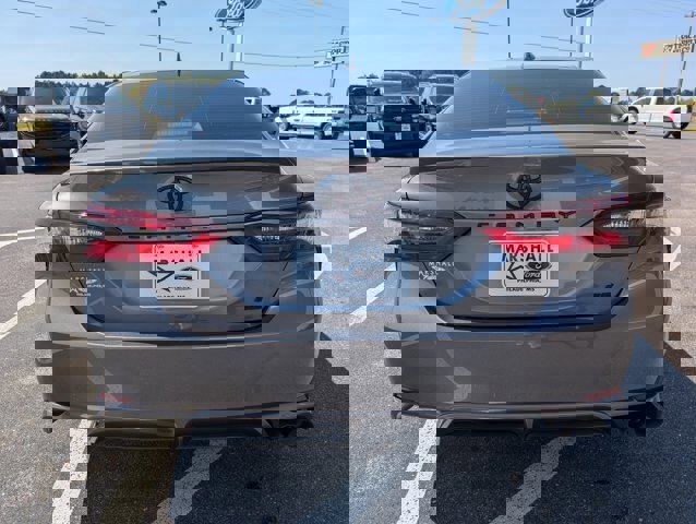 Used 2024 Toyota Camry SE image 4