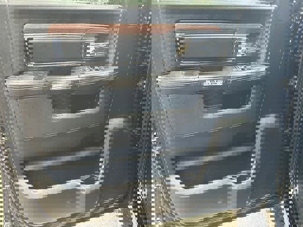 Used 2018 RAM 1500 Laramie w/ Convenience Group image 11