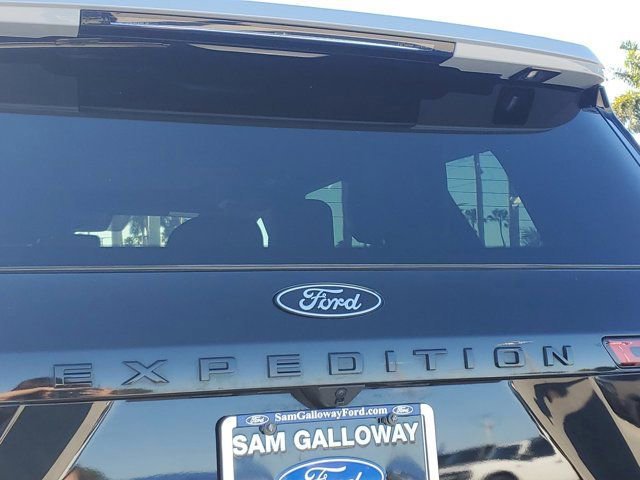 Certified 2025 Ford Expedition Platinum w/ Stealth Performance Package image 13