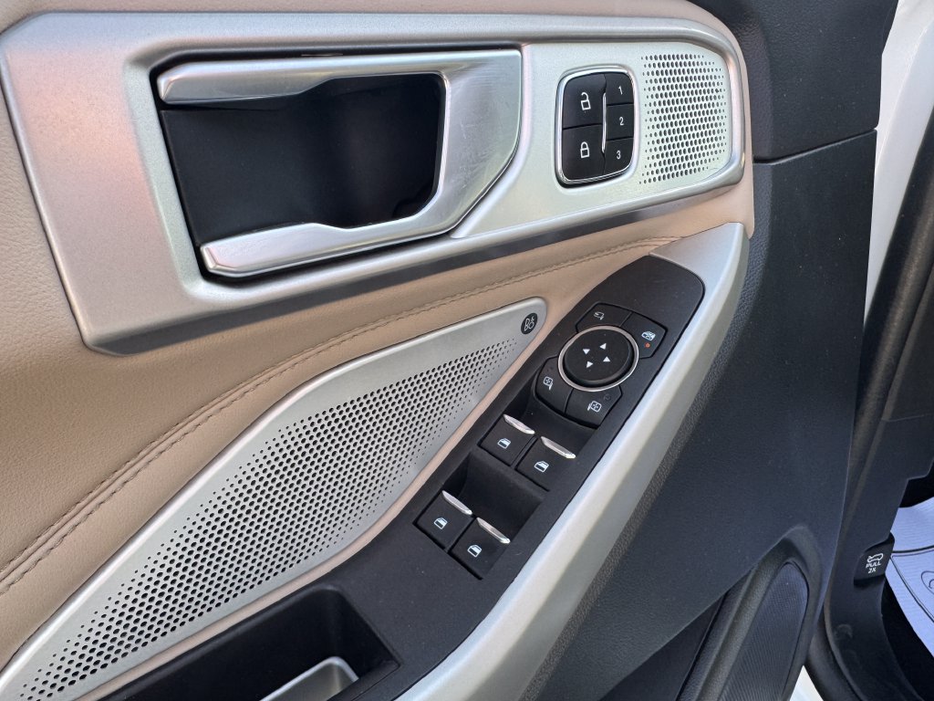 Certified 2023 Ford Explorer Limited w/ Limited Technology Package AWD/4WD image 19