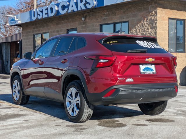Used 2025 Chevrolet Trax LS FWD image 6