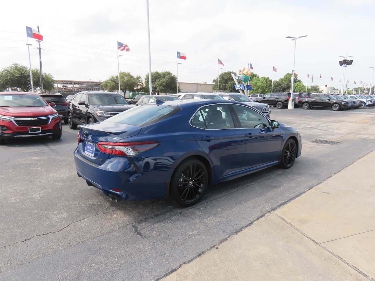 Used 2024 Toyota Camry XSE FWD image 9