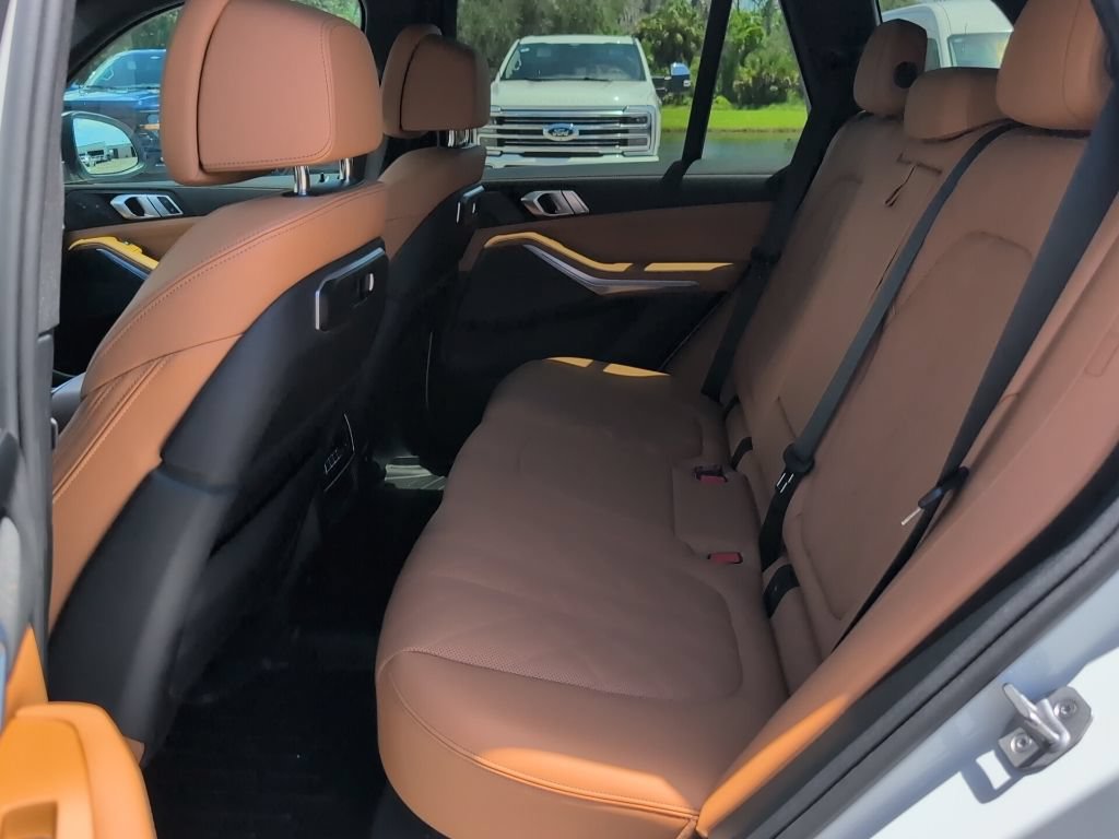 Used 2025 BMW X5 xDrive40i w/ Climate Comfort Package AWD/4WD image 11