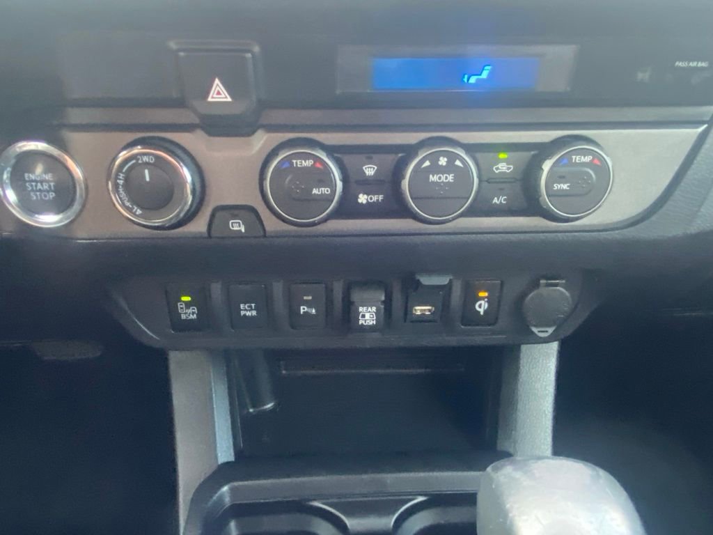 Used 2022 Toyota Tacoma TRD Off-Road w/ Technology Package image 17