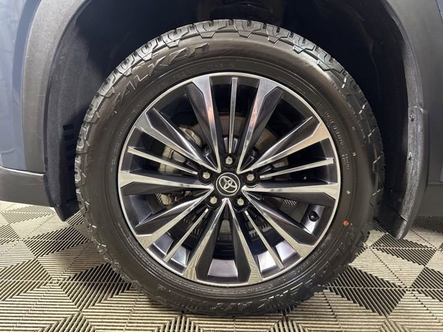 Used 2024 Toyota Grand Highlander AWD Hybrid image 10