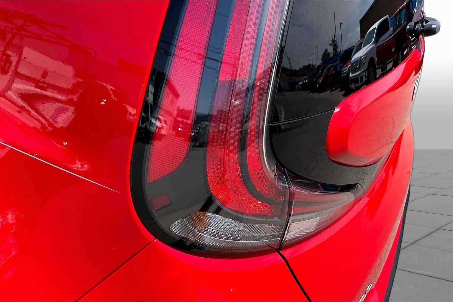 Used 2024 Kia Soul LX w/ Option Group 015 FWD image 28