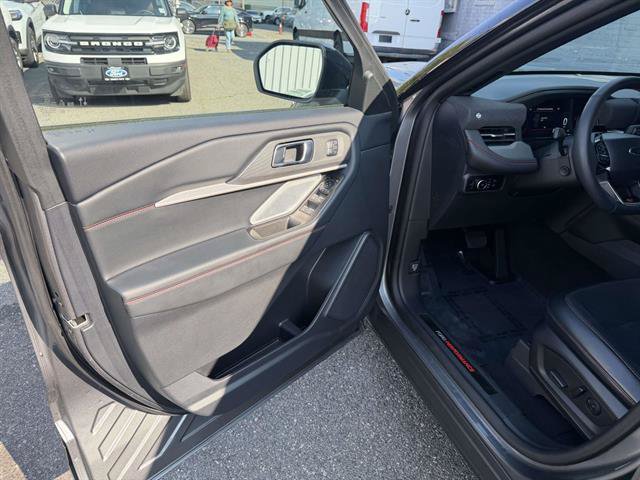 Certified 2025 Ford Explorer ST AWD/4WD image 10