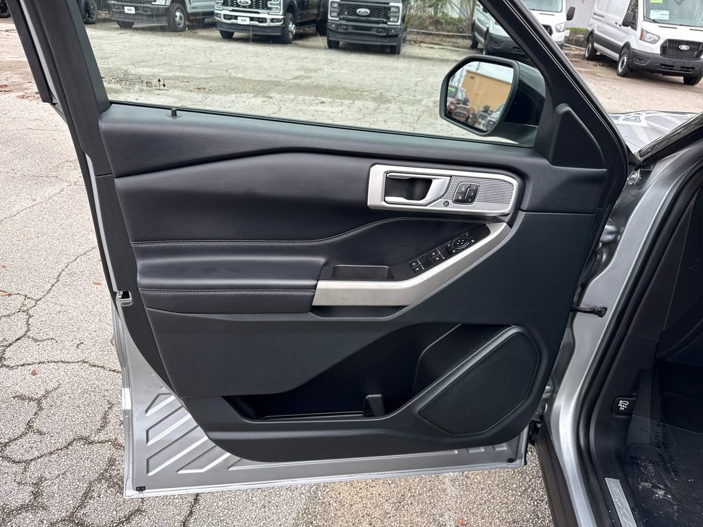 Certified 2023 Ford Explorer Limited w/ Equipment Group 301A image 13