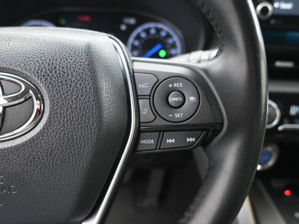Used 2022 Toyota Venza XLE image 15