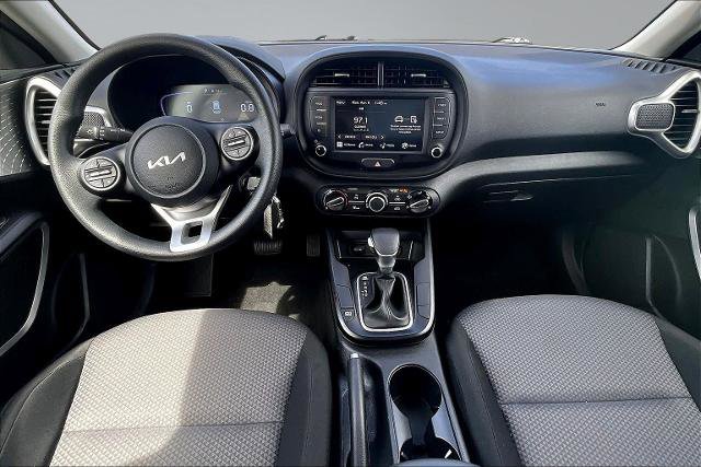 Used 2025 Kia Soul LX w/ LX Technology Package FWD image 16