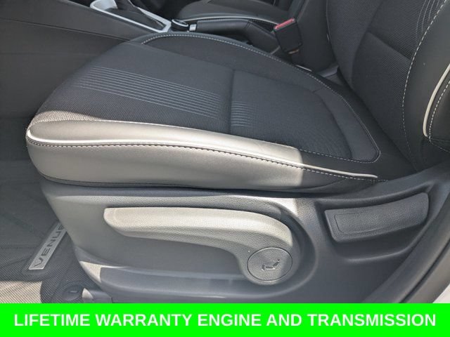 Used 2025 Hyundai Venue Limited FWD image 21
