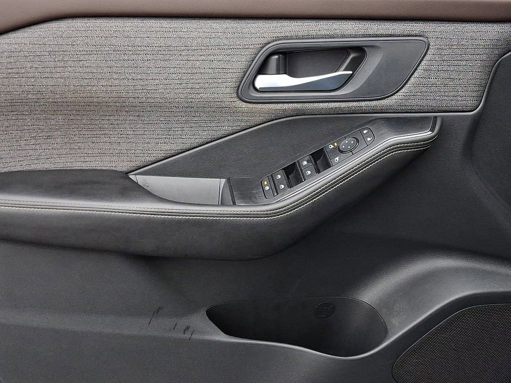 Used 2022 Nissan Rogue SV image 13