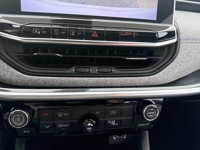 Used 2024 Jeep Compass Latitude image 24