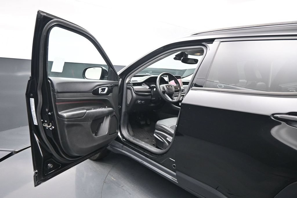 Used 2022 Jeep Compass Trailhawk AWD/4WD image 9