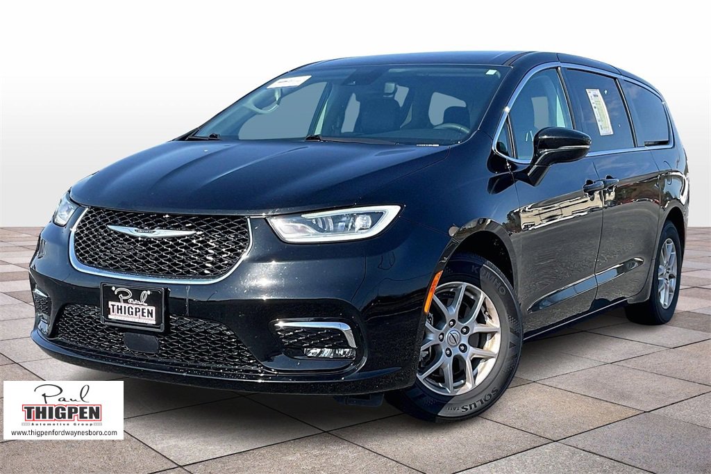 Used 2024 Chrysler Pacifica Touring-L image 11