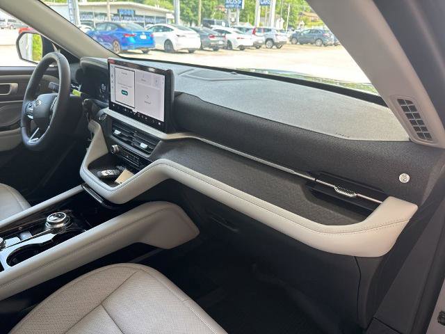 Certified 2025 Ford Explorer Platinum w/ Ultimate Package AWD/4WD image 20