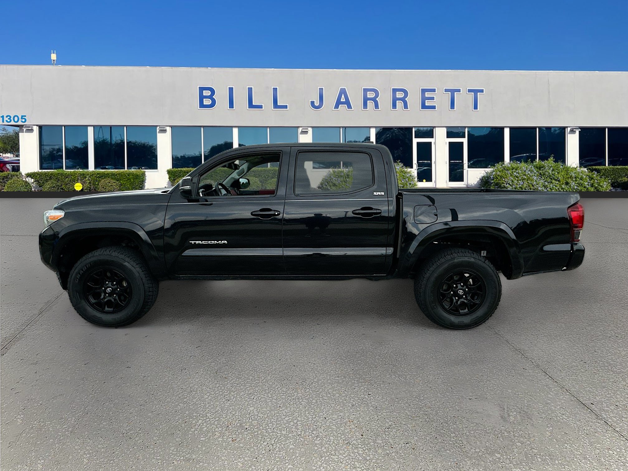 Used 2022 Toyota Tacoma SR5 w/ Technology Package RWD image 4