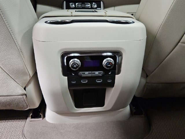 Used 2024 GMC Yukon Denali w/ Advanced Technology Package AWD/4WD image 39