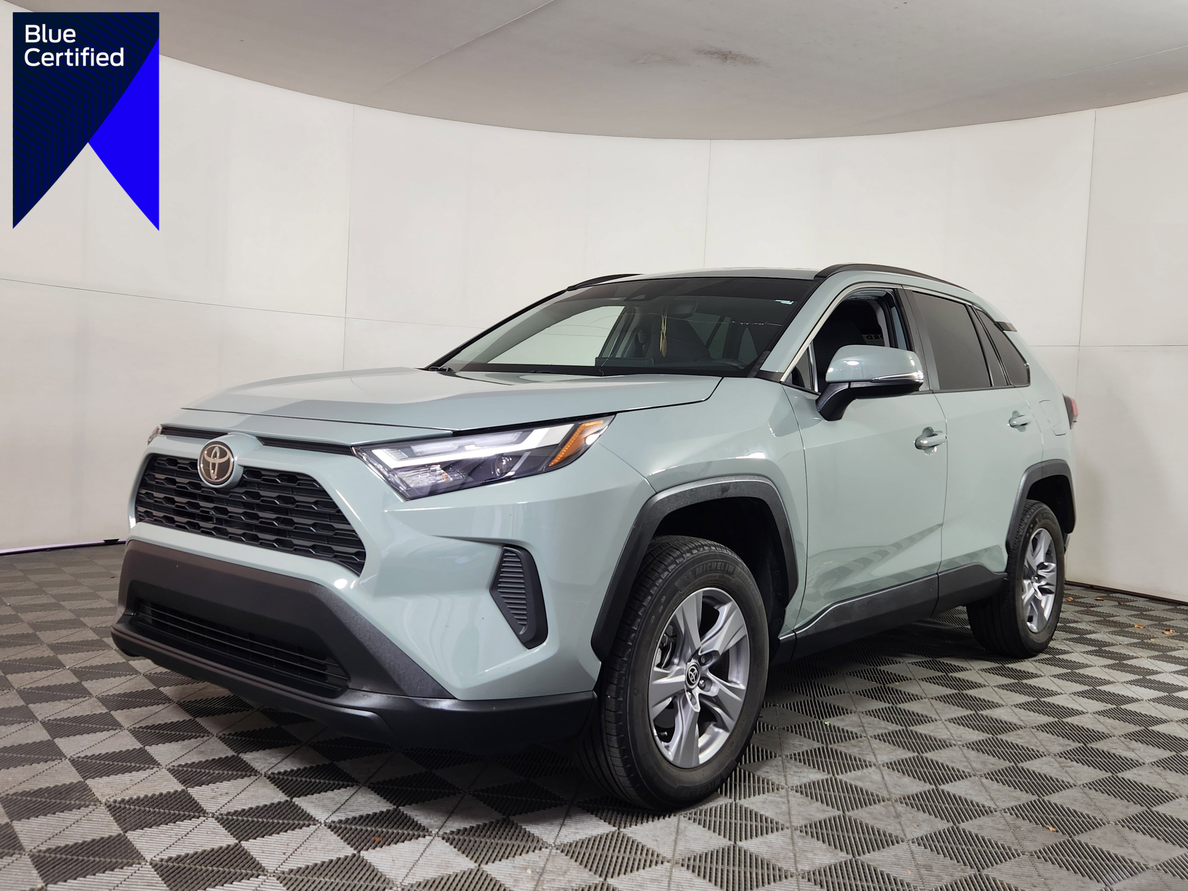 Used 2022 Toyota RAV4 XLE image 1