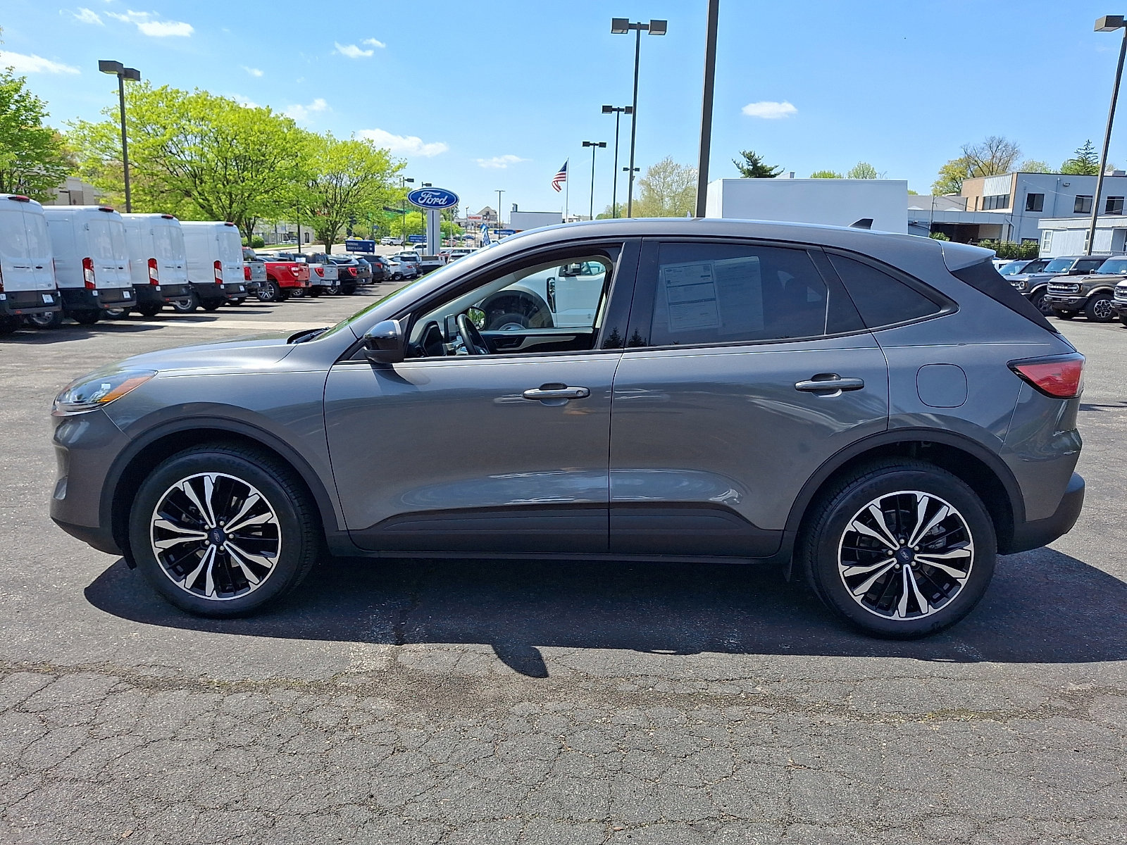 Certified 2022 Ford Escape SE w/ SE Sport Appearance Package AWD/4WD image 2