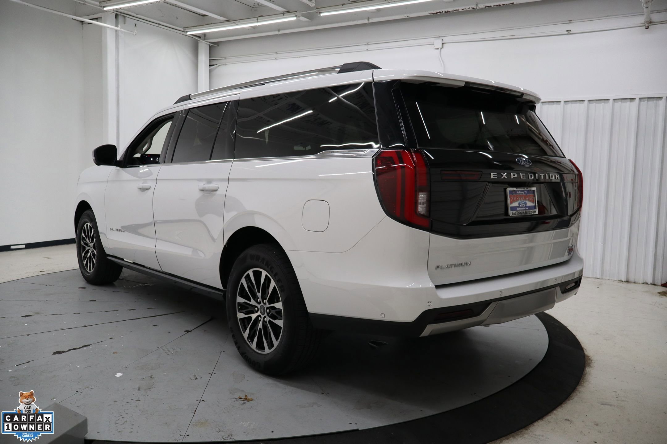 Certified 2025 Ford Expedition Max Platinum image 2