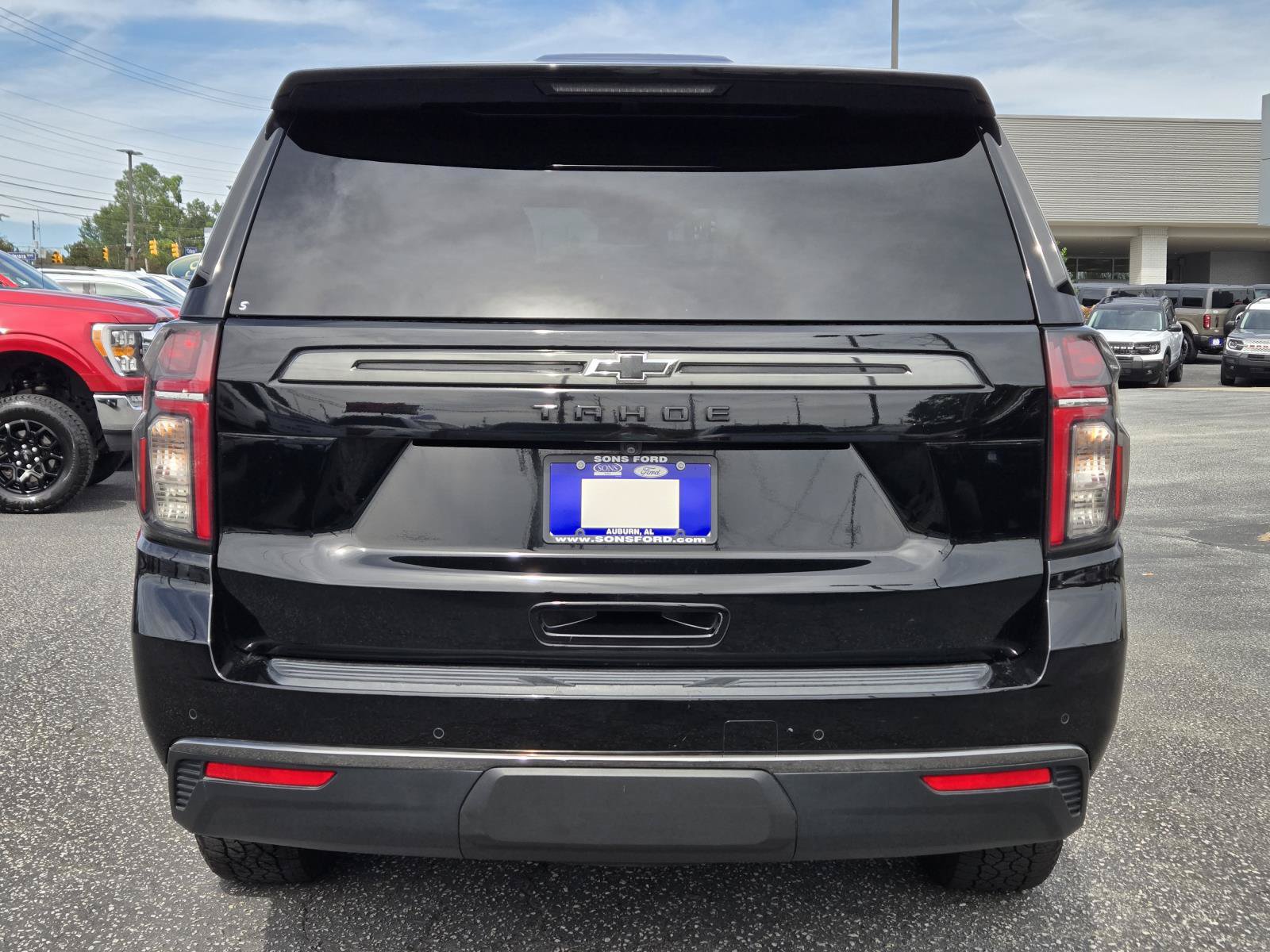 Used 2022 Chevrolet Tahoe Z71 w/ Luxury Package AWD/4WD image 9