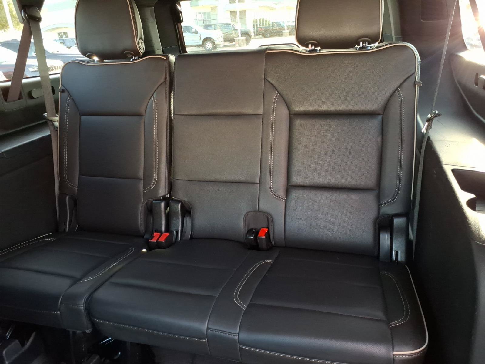 Used 2023 GMC Yukon XL SLT AWD/4WD image 16