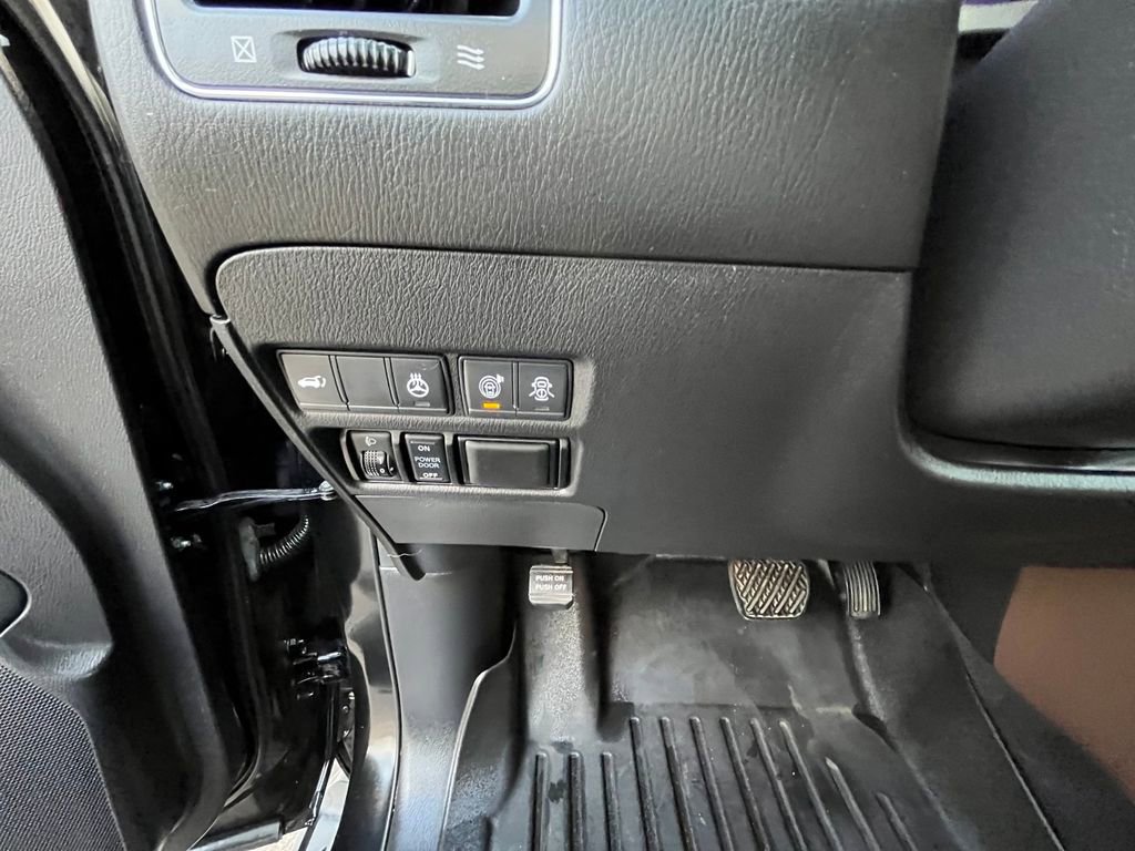 Used 2019 Nissan Armada Platinum w/ Captain's Chairs Package image 19