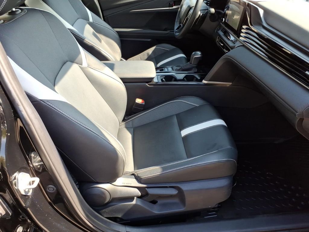 Used 2025 Toyota Camry SE w/ Convenience Package FWD image 7