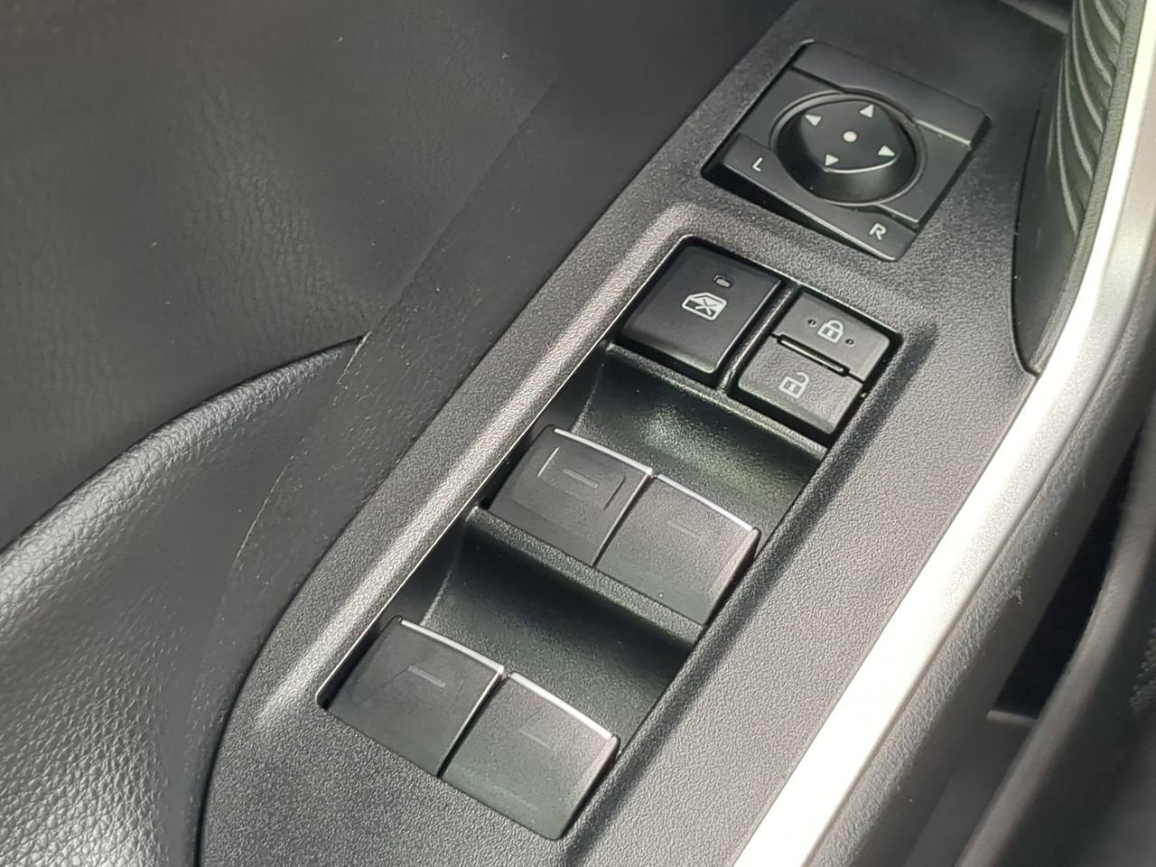 Used 2022 Toyota RAV4 XLE FWD image 20