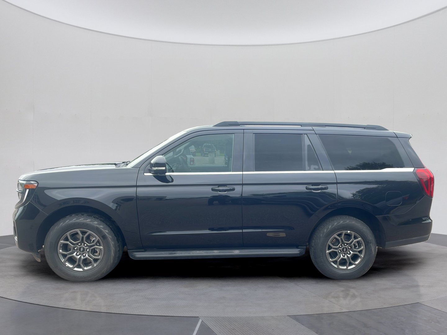Certified 2026 Ford Expedition Active AWD/4WD image 2